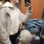 Clara Alonso Instagram - Cosas de la vuelta y de las vueltas de la vida. Es que nada es lineal, y la incertidumbre está a cada paso. Este año tuve la aventura de mi vida, y ya estoy de regreso en Buenos Aires, para empezar otra. Otra etapa, otro recorrido empieza una vez más, incierto y emocionante como cada paso por al que me animo a lanzarme. Estoy agradecida y feliz. Y claro, angustiada por momentos tb (foto 2). Gracias a la vida por este año tan espectacular. (Los grititos sorprendiendo a mis amigas en el último video)