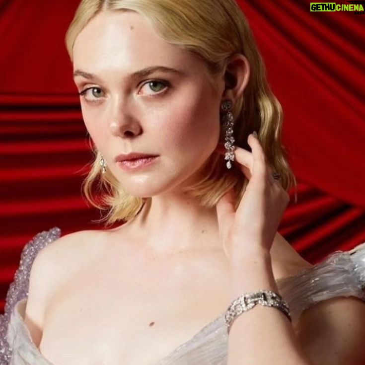 Clara Alonso Instagram - Recreando 2 #makup de la #metgala . El de #emmachamberlain y el de #ellefanning ¿Quieren los tutoriales? ¿Cuál está mejor conseguido?