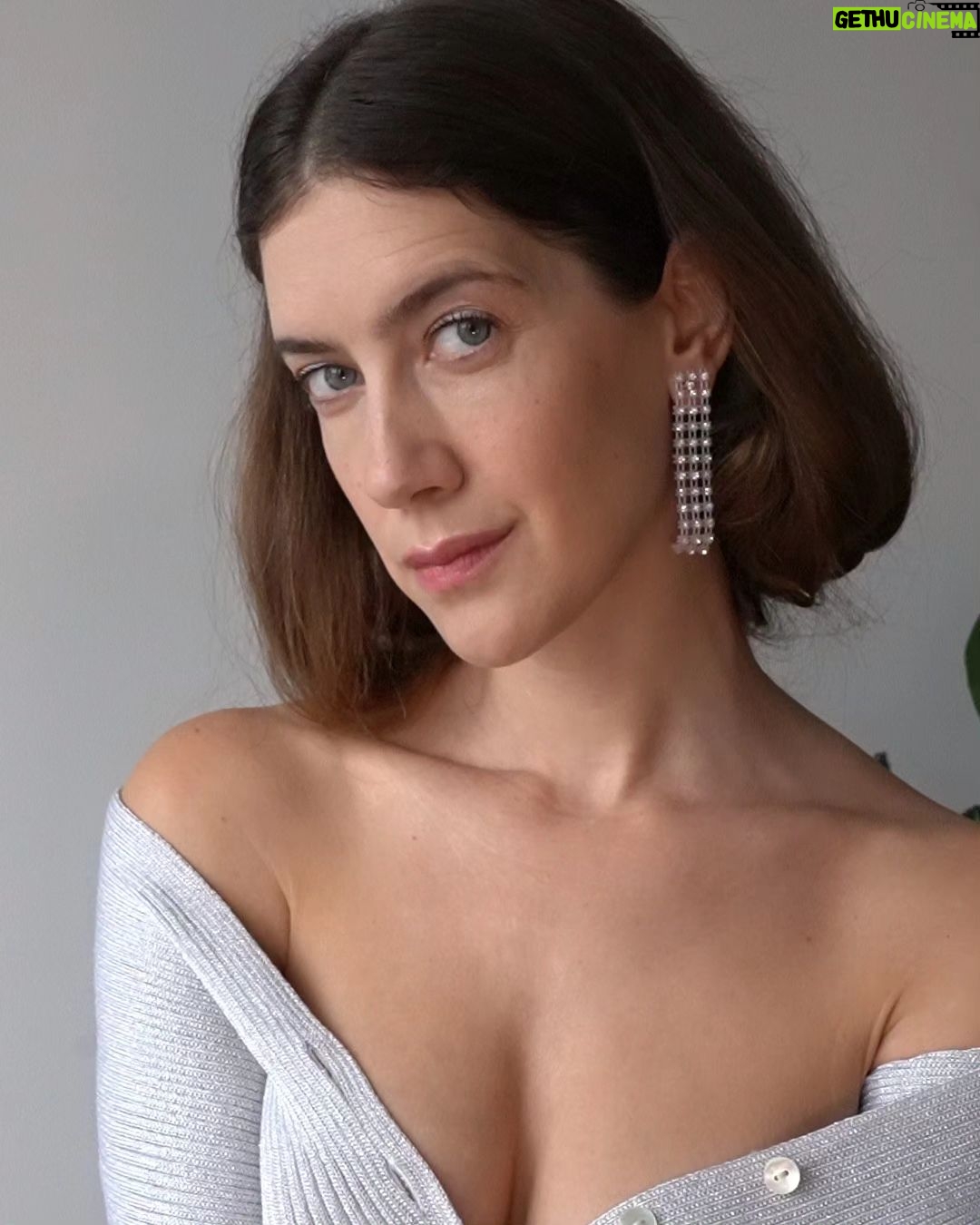 Clara Alonso Instagram - Recreando 2 #makup de la #metgala . El de #emmachamberlain y el de #ellefanning ¿Quieren los tutoriales? ¿Cuál está mejor conseguido?