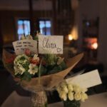 Clara Lago Instagram – Otra vuelta más… 😊🎂☀️
Gracias a l@s que estuvisteis ayer y a l@s que no; a l@s que escribisteis, llamasteis o incluso me pensasteis bonito; a l@s que me conocéis y a l@s que sin hacerlo habéis deseado que me vaya bien, que sea feliz, y habéis dedicado un momento de vuestro día para enviar esa energía que está no solo en las palabras sino en el sentir y el pensar (porque la energía viaja, os lo prometo 🙏🏼❤️).
Cada año tengo más claro que el regalo más importante y significativo que se puede recibir es estar rodeada de gente que te quiere, que te hace reír, crecer y que te da la manita, ya sea para bailar, saltar de alegría o para ayudarte a levantarte cuando te has caído de boca.
No sois todos los que estaban… pero ya habrá días para brindar con el resto. Yo siempre he sido muy de celebrar por fascículos (y de celebrar la vida, porque sí) y esta vez no va a ser menos, que los 34 es un número muy bonito y así lo merece!
Gracias por otro año más y por los que quedan, amig@s, secti, familia, pareja… 🫶🏼🥰
Os quiero