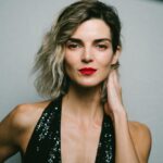 Clara Lago Instagram - Anoche celebramos el amor, el apoyo y la unión de nuestra profesión; reencuentros con compañeras y compañeros, abrazos, risas, premios y empoderamiento como gremio. #Limbo me ha dado muchas alegrías, pero la guinda ha sido estar nominada por mis compis junto a dos pedazo de mujeres y actrices como son Ana de Armas y @penelopecruzoficial 🥰 GRACIAS @uniondeactores por el reconocimiento que ya supone una nominación y por todo lo que hacéis por los actores y actrices de España. Y gracias al equipazo de chapa y pintura! 👗 @joseherrerastylist 📸 @elenamartinezsantos 🙌🏼😍 💄 @pedrocedeno1 @bareminerals #bareminerals #makeup