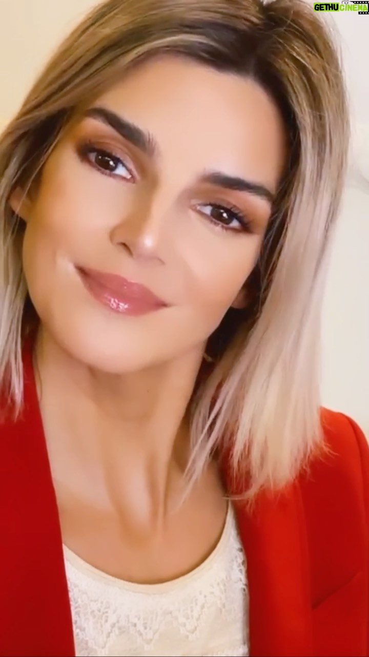 Clara Lago Instagram - Tarde de promo online con Mexico por el estreno de #amorespermitidos Gracias como siempre a mi @paulasoroa por dejarme esta carita y a @yslbeauty ππΌπ₯°π«ΆπΌ #yslbeauty #makeuplook