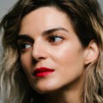 Clara Lago Instagram - Anoche celebramos el amor, el apoyo y la unión de nuestra profesión; reencuentros con compañeras y compañeros, abrazos, risas, premios y empoderamiento como gremio. #Limbo me ha dado muchas alegrías, pero la guinda ha sido estar nominada por mis compis junto a dos pedazo de mujeres y actrices como son Ana de Armas y @penelopecruzoficial 🥰 GRACIAS @uniondeactores por el reconocimiento que ya supone una nominación y por todo lo que hacéis por los actores y actrices de España. Y gracias al equipazo de chapa y pintura! 👗 @joseherrerastylist 📸 @elenamartinezsantos 🙌🏼😍 💄 @pedrocedeno1 @bareminerals #bareminerals #makeup
