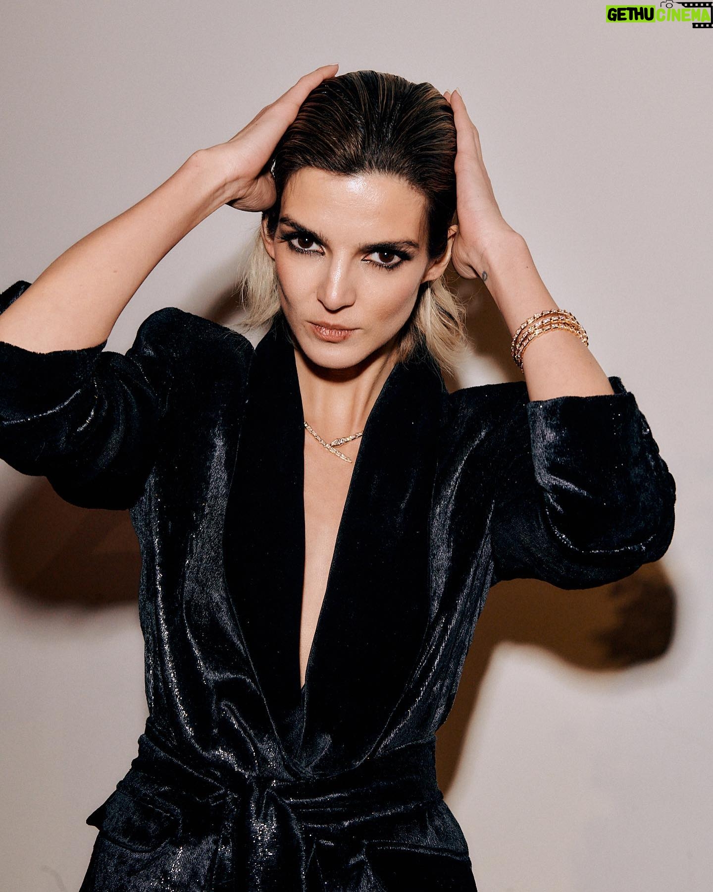 Clara Lago Instagram - Segunda tanda de fotos, en esta ocasión de la mano del master&commander @andresgarlujan 🙌🏼😍 #bulgarirocks #serpenti75 #bulgarijewelry