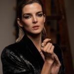Clara Lago Instagram - Como no tengo fotos nuevas que subir porque soy #influmierder pues tiro de carrete y agradezco tener amigas como @elenamartinezsantos y @paulasoroa que hicieron posible en su día estos documentos gráficos 🙏🏼🥰 Aquí van otras dos de cuando fuimos al aniversario de #serpenti75 @bulgari 🐍❤️💎 P.D: aún me quedan otras dos que me guardo en la recámara. Avisadas estáis.
