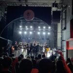 Clara Lago Instagram - Un año mas, la combinación de arte y solidaridad nos hizo disfrutar anoche de una hora y media cargada de energía bonita, talento y emoción. Gracias a @javierlagoactor63 @borjalago83 @salavillanos y a todas las personas que participaron y ayudaron a organizar este concierto benéfico en favor de @elhogardelasninas Qué orgullo de familia… larga vida a #músicaparamasarada !! Nos vemos el año que viene ♥️🫶🏼