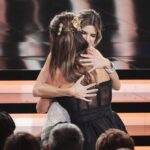 Clara Lago Instagram – Los Goya siempre regalan momentos mágicos. Aquí dejo sin duda el más inolvidable de los que yo he vivido 🫶🏼
Este año no podré estar, pero os deseo una noche maravillosa a todas las personas que se dedican a esta profesión, a las que están nominadas y a las que no, a las que se paseen por esa alfombra roja y a las que lo vean en pijama desde sus casas. Porque todas formáis parte de esta industria increíble que es el cine, así que estéis donde estéis, ésta es vuestra noche.
A disfrutar!!! 💃🏽♥️
#premiosgoya @academiadecine