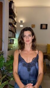 Clara Lago Instagram - Porque lo que no se habla, no existe 🧡 #díamundialdelasaludmental #tumenteimporta @albores.saude.mental @fundacionochotumbao #Repost @fundacionochotumbao . Nuestra cofundadora @claralago1 nos invita a hablar sobre salud mental. 🧡 Porque #TuMenteImporta. 🙏 Únete a esta conversación y hablemos de ello. 🗣️👥 Sigue a 👉 @albores.saude.mental y conoce más sobre esta iniciativa. #DíaMundialDeLaSaludMental #Ochotumbao