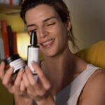 Clara Lago Instagram - Volvemos a la carga!! 💚🌊 #nosinmiretinal #descuentazopatucarabonita #clara20 @beautemediterraneaofficial #beautydetox #colab @fundacionochotumbao #influmierder de la mano de @elenamartinezsantos 🎥