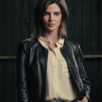 Clara Lago Instagram - Feliz de poder compartir por fin el proyecto en el que estoy embarcada, y del que me siento tan afortunada de formar parte: una serie dirigida por @rogergual y producida por @vacafilms_productora para @netflixes La cosa promete, chavales… 😎 Aquí os presento a mi personaje, Ana. #clanes