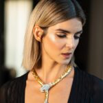 Clara Lago Instagram - Gracias a @charlottetilbury y a mi amada @paulasoroa por este primer lookazo de fantasía y, as always, por la calidad humana que tienes, amiga. Te quiero siempre cerca!! 🙏🏼😍 En una noche tan especial no podría haber contado con mejor equipo que éste, y con una marca que además es respetuosa con los animales 🥰 #premiosgoya #goya2023 #maquillajevegano #crueltyfreebeauty 📸 by @elenamartinezsantos ❤️