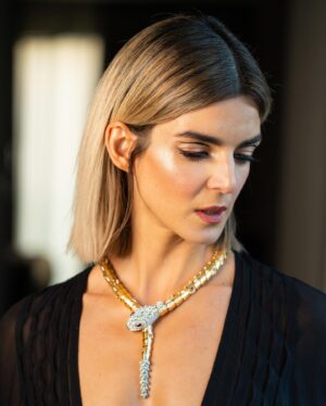 Clara Lago Instagram - Gracias a @charlottetilbury y a mi amada @paulasoroa por este primer lookazo de fantasía y, as always, por la calidad humana que tienes, amiga. Te quiero siempre cerca!! 🙏🏼😍
En una noche tan especial no podría haber contado con mejor equipo que éste, y con una marca que además es respetuosa con los animales 🥰
#premiosgoya #goya2023 #maquillajevegano #crueltyfreebeauty 
📸 by @elenamartinezsantos ❤️