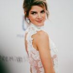 Clara Lago Instagram - Enhorabuena a tod@s, tanto l@s que se llevaron el premio a casa como el resto de nomina@s de los @premiosforque Que continúe esta oleada de creatividad y talento en nuestro cine y nuestra ficción, compañer@s!! Gracias @elenamartinezsantos por acompañarme, por las risas y por tu arte con la cámara 📸😍