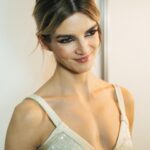 Clara Lago Instagram - Más fotos de los #goya2023 💫 Esta vez con parte de mi equipo, sin los cuales hubiera sido impensable asumir este reto. Y digo “parte” porque hay mucha gente que estuvo conmigo, no solo allí sino durante los meses previos, con los que no tengo foto… pero vosotr@s sabéis quienes sois ❤️ Y gracias, por supuesto, a @redondobrand por confeccionarme esta obra de arte para presentar la gala. La ocasión no merecía menos y tu arte rompió todas las varas de medir 🙏🏼🥰 #premiosgoya