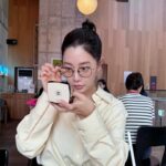 Clara Lee Instagram – ⠀
𝘙𝘦𝘭𝘢𝘹𝘪𝘯𝘨 𝘵𝘪𝘮𝘦 𝘰𝘧 𝘵𝘩𝘦 𝘥𝘢𝘺 ◡̈