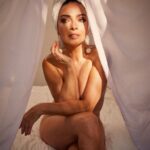 Claudia Ohana Instagram – Esse é mood do seu final de semana também? ✨ Claudia Ohana belíssima para a @vammagazine em uma edição sensível, sedutora e leve. 🧡 Faça o download da sua edição agora! 

Link no perfil / vammagazine.com.br
📸 @pinogomes 
Entrevista por @queiroga.fabiana 
Beleza @antoninizilioti 
Imprensa @merchedcomunicacao 
Diretora de Arte VAM @menamagellan 
Editor @antonnio.italiano #ClaudiaOhana #VAMMagazine #Revista #Entrevista #finaldesemana