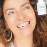 Claudia Ohana Instagram - Como eu já venho falado por aqui, o que cuidado com a minha pele está presente na minha rotina. E hoje venho apresentar para vocês o novo lançamento da @sallve!!✨ Super Pró- Colágeno. Com 10% de peptídeos e ácido hialurônico, ele aumenta a firmeza e a elasticidades da pele, dando mais volume e contornos definidos. Este sérum super concentrado é um aliado incrível com resultados visíveis, rápidos, poderosos e o melhor, comprovados. 😉 A Sallve cuida da sua pele com a ciência! Confira no site os outros Super Ativos da linha. #publi #sallve