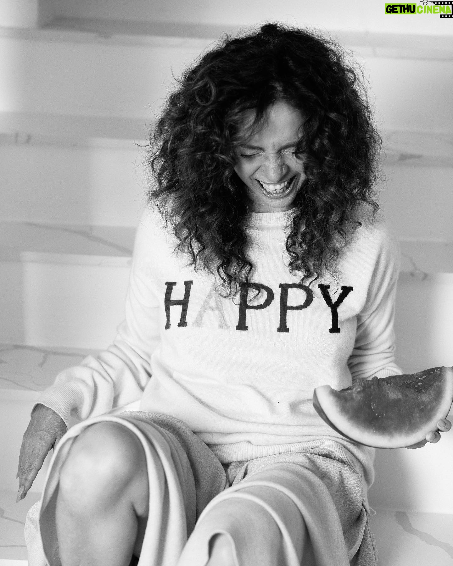 Claudia Ohana Instagram - HAPPY, hoje é sexta-feira! 😁