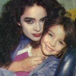 Claudia Ohana Instagram – Celebrando por aqui o amor incondicional de ser mãe. Eu que perdi minha mãe tão cedo e hoje transbordo esse amor que é ser mãe, mae da Dandara, que traz um mix de sentimentos.. Feliz Dia das Mães para todas as mães! 💖