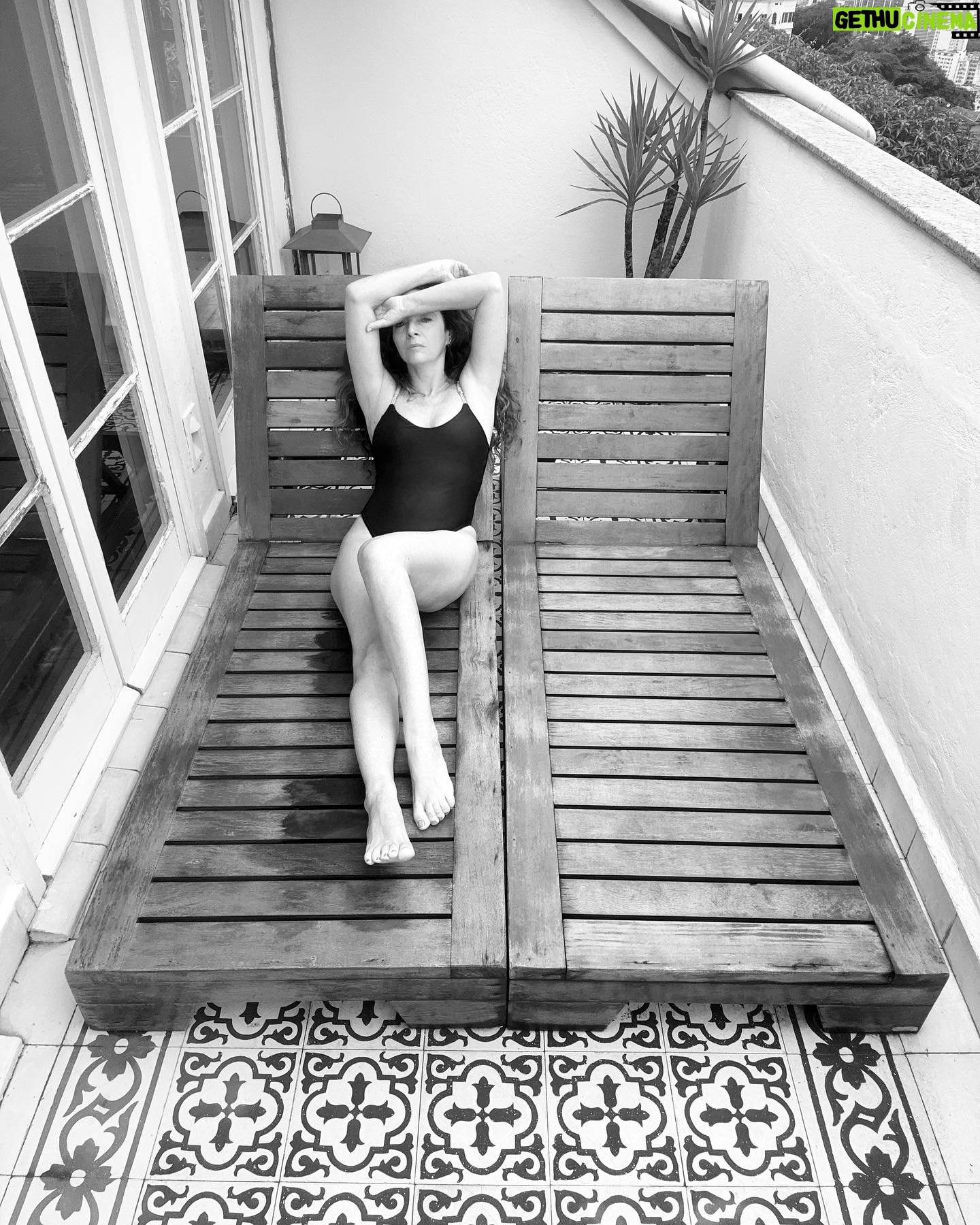 Claudia Ohana Instagram - Fechando hoje as experiências memoráveis que tive durante esses 3 dias no hotel @santateresamgallery. Yoga, sound healing e meditação, almoço sensorial, massagem relaxante e muita troca dentro da minha própria cidade. 🙏 Obrigada pela incrível experiência e recepção @santateresamgallery.✨