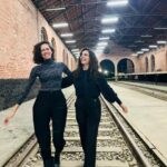 Claudia Ohana Instagram - Semana de filmagem, baseado no clássico • O Inspetor Geral•. Tive o imenso prazer de gravar com o @gregoriogananian durante todos esses dias. Uma comédia musical de 1949 escrita por Nikolai Gogol ao lado da minha querida atriz @clarachoveaux. Entre realidade e sonho, uma experiência diferente de tudo que eu tenho feito. ✨ #inspetor #cinemanacional #paranacicaba