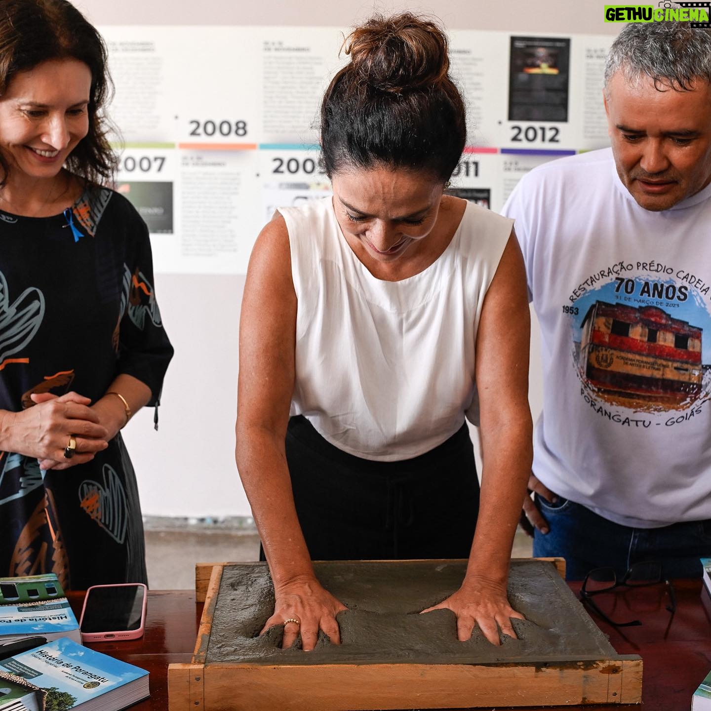 Claudia Ohana Instagram - 19º TeNpo - Mostra de Teatro Nacional de Porangatu. 🎭 Recebi o convite para ministrar a oficina de atores de uma das maiores mostras de artes ciências em Goiás e estou muito feliz de estar participando desse momento. @tenpo.secultgoias parabéns pelo evento, por toda cidade estar pulsando arte, por estar construindo e criando novos artistas, atores e diretores. Viva a arte! 👏