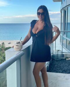 Claudia Romani Instagram - Favorite pic from 1 to 10? 😻 Had a little staycation with @chrisvehovec while remodeling the apartment …