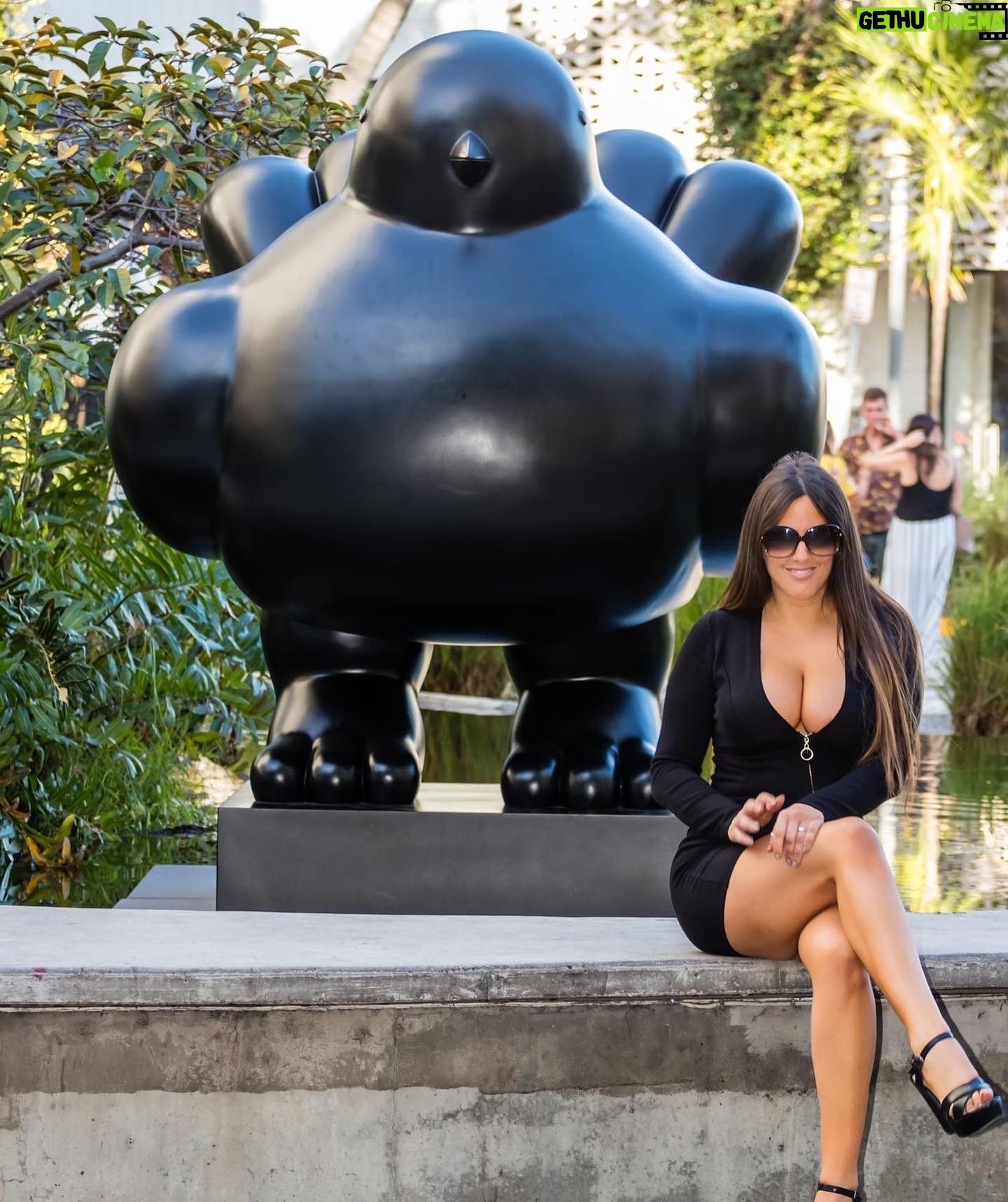 Claudia Romani Instagram - Gracias #Botero … Tu arte es para siempre 💔 Pics by @uloraphotography