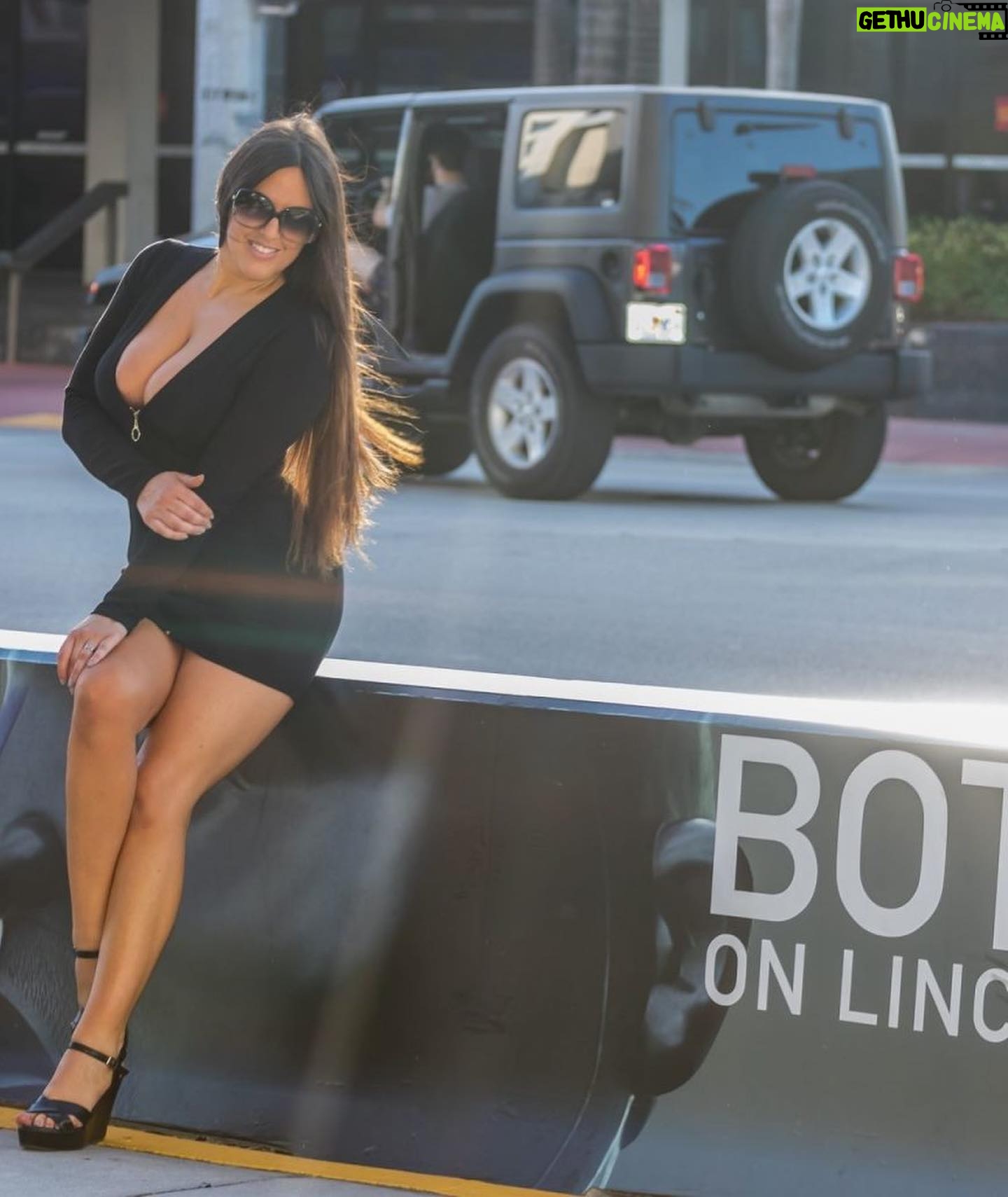 Claudia Romani Instagram - Gracias #Botero … Tu arte es para siempre 💔 Pics by @uloraphotography