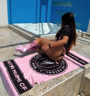 Claudia Romani Instagram - 1, 2, 3, 4, 5, 6 or 7? 🖤 💖 So happy for great soccer heading this way !!! @intermiamicf