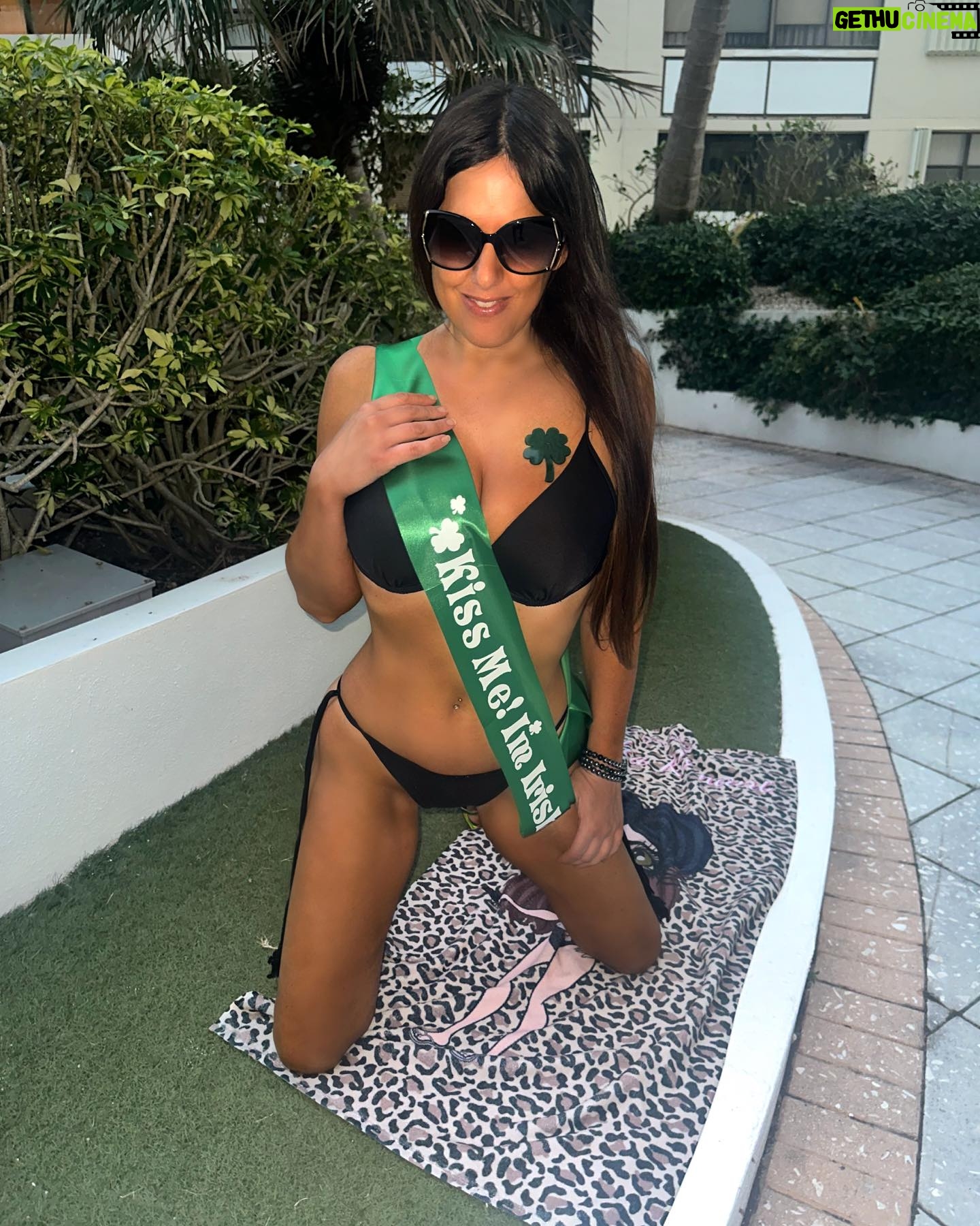 Claudia Romani Instagram - Pick your favorite and comment below … ☘️☘️☘️🇮🇪🇮🇪🇮🇪!!!! Do you guys celebrate St Patrick’s? I love being Irish for a day!!! #kissmeimirish