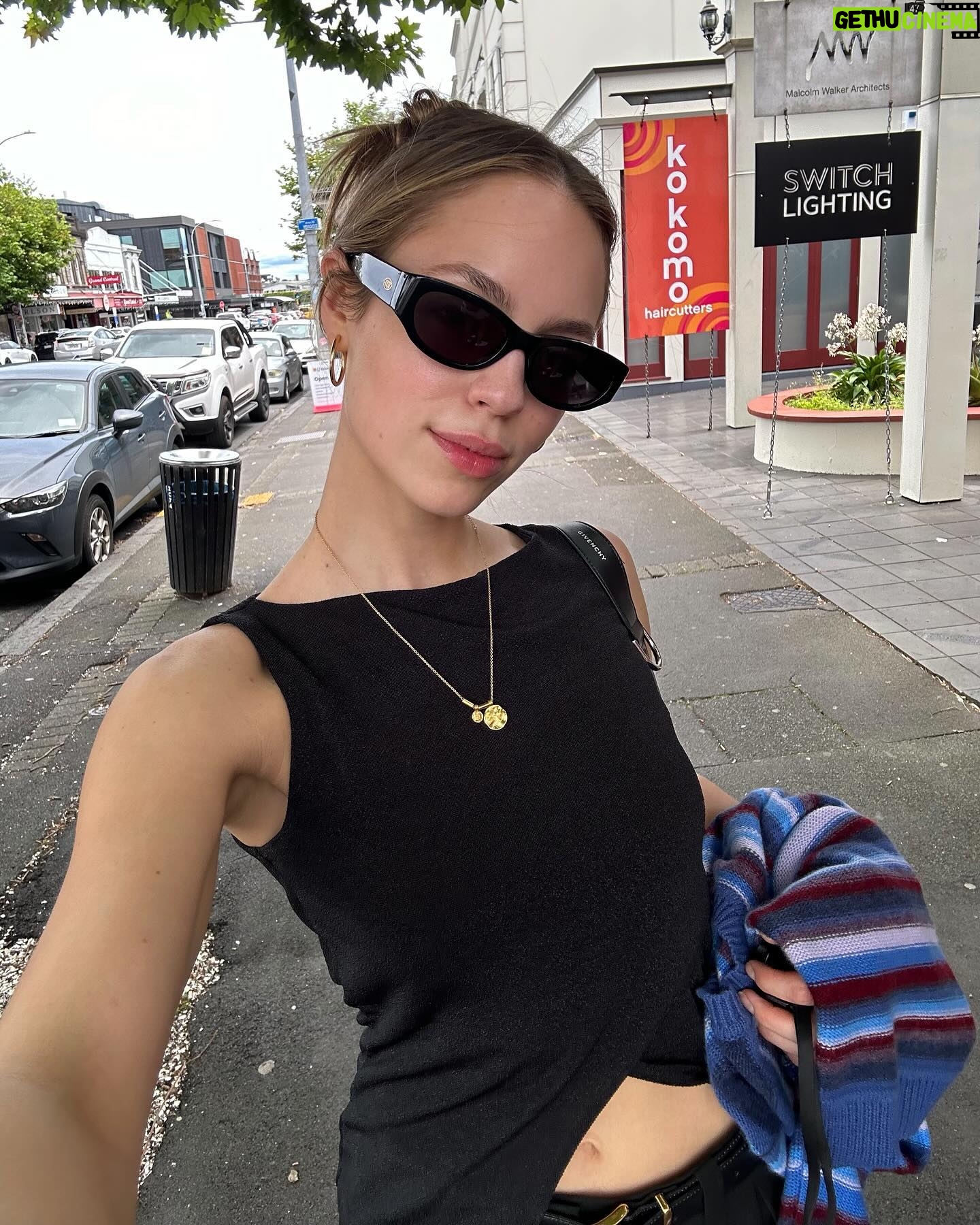 Claudia Sulewski Instagram - the most beautiful, new zealand 🪻 so grateful to be with my family this week