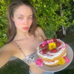 Claudia Sulewski Instagram - 🌸🌼🌻🌷🪻do you sense it too