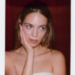 Claudia Sulewski Instagram - the holidays are cozier with @aritzia 🧶 #aritziapartner