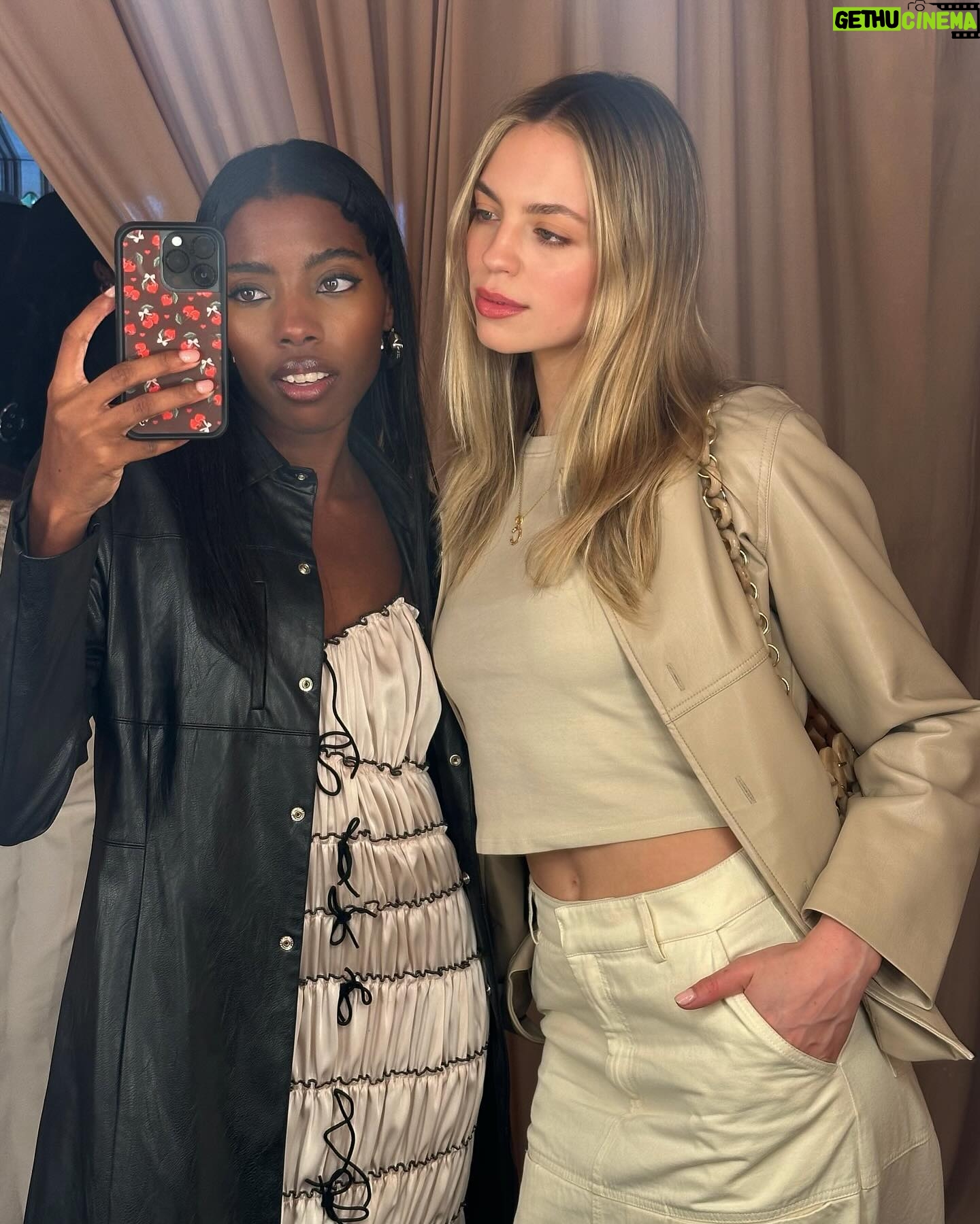 Claudia Sulewski Instagram - 🍨🍨suite dreams