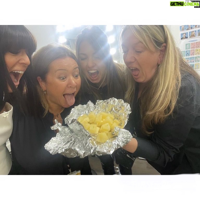 Claudia Winkleman Instagram - Happy birthday @sineadmckeefry ❤️❤️❤️ hedgehog by @debbiedannell hair @amyhair4 Strictly is on at 640 x