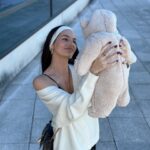 Cloé Cooper Instagram – Mon petit ourson 🤎🐻 

Je t’aime plus que tout