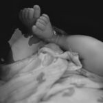 Cloé Cooper Instagram – 2 mois de toi 🖤 

Je vous partage une jolie photo prise lors du bain thérapeutique de Lou réalisé par @le_berceau_d_olympe et immortalisé par @unephotopourlavie_elsa . 

C’était un moment magique , Lou était tellement apaisé et depuis elle adore le bain . 
Je le recommande pour tout les jeunes et futurs parents ✨

#collaborationcommerciale