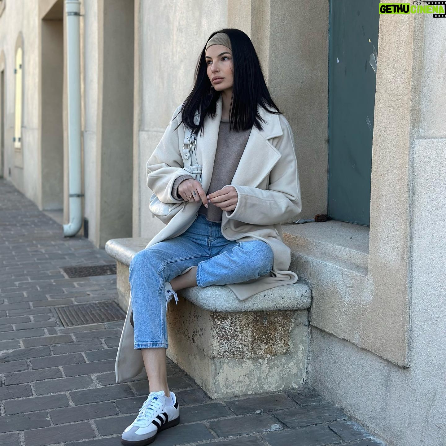Cloé Cooper Instagram - Nude tones for city 🤍🤎 Vous validez le look ? 🫶🏼