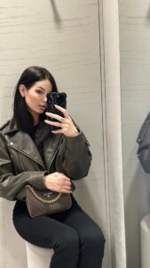 Cloé Cooper Instagram - Toujours avoir son binôme de shopping 🛍️😂