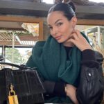 Cloé Cooper Instagram - Bon week end 💚