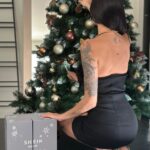 Cloé Cooper Instagram - Publicité | Notre premier Noël avec Lou🎄 À l’occasion des fêtes, @sheinfrance_ ,fait remporté 500 calendrier de l’Avent à travers quatre jeux concours durant le mois de décembre. Pour tenter de le remporter rendez-vous sur leur compte officiel Shein . #SHEINhome #calendrierdelavent #SHEINholiday @sheinfrance_