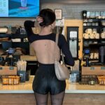 Cloé Cooper Instagram – Starbucks life 🖤 ☕️ 
C’est quoi votre boisson fav du Starbucks ?