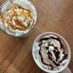 Cloé Cooper Instagram – Starbucks life 🖤 ☕️ 
C’est quoi votre boisson fav du Starbucks ?