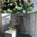Cloé Cooper Instagram - Publicité | Notre premier Noël avec Lou🎄 À l’occasion des fêtes, @sheinfrance_ ,fait remporté 500 calendrier de l’Avent à travers quatre jeux concours durant le mois de décembre. Pour tenter de le remporter rendez-vous sur leur compte officiel Shein . #SHEINhome #calendrierdelavent #SHEINholiday @sheinfrance_