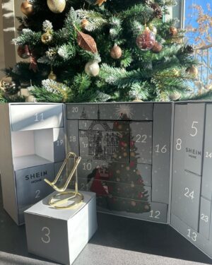 Cloé Cooper Instagram - Publicité | Notre premier Noël avec Lou🎄

À l’occasion des fêtes, @sheinfrance_ ,fait remporté  500 calendrier de l’Avent à travers quatre jeux concours durant le mois de décembre. 
Pour tenter de le remporter rendez-vous sur leur compte officiel Shein . 

#SHEINhome #calendrierdelavent #SHEINholiday @sheinfrance_
