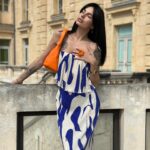 Cloé Cooper Instagram – Ce look 🧡💙 >>>> 

Mon code FFCLOE (-15% dès 29 d’achat, -20% dès 69 d’achat sur le site français ) sur @sheinfrance_ 

Code de recherche unique vers la zone promo ：3PKSQ

Mon ensemble : 33108320

#shein #sheinforall