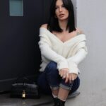 Cloé Cooper Instagram – Back to dark hair 🖤