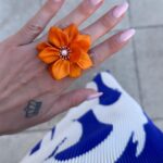 Cloé Cooper Instagram – Ces ongles et cette bague ??? Je suis in love 🧡💙
Vous aimez ? 

Merci @___queennails___  pour cette manucure 🧡
*prestation offerte