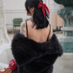 Cloé Cooper Instagram - Red is the new black ♥️ Publicité : profitez de -15% avec mon code CLOE02 dès 29€ d’achats et -20% dès 69€ d’achats Veste : ref 28953767 Combinaison : ref 14495637 #shein #sheinforall #accessibleettendance #sheinfrance